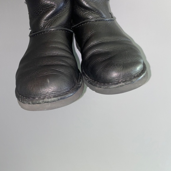 Wm 8 UGG Black Leather Unlined Mini Boot - Picture 6 of 15